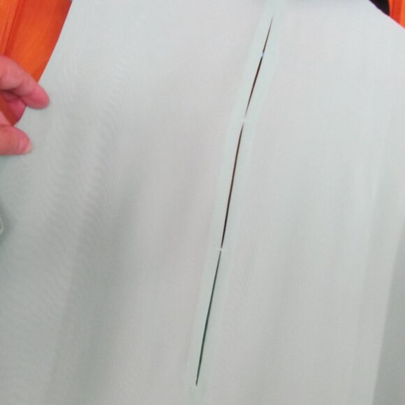 Sleeveless Mint Green Flowy Blouse Sz Large BCBG Tops Open Slit Back Green Black - Picture 6 of 6